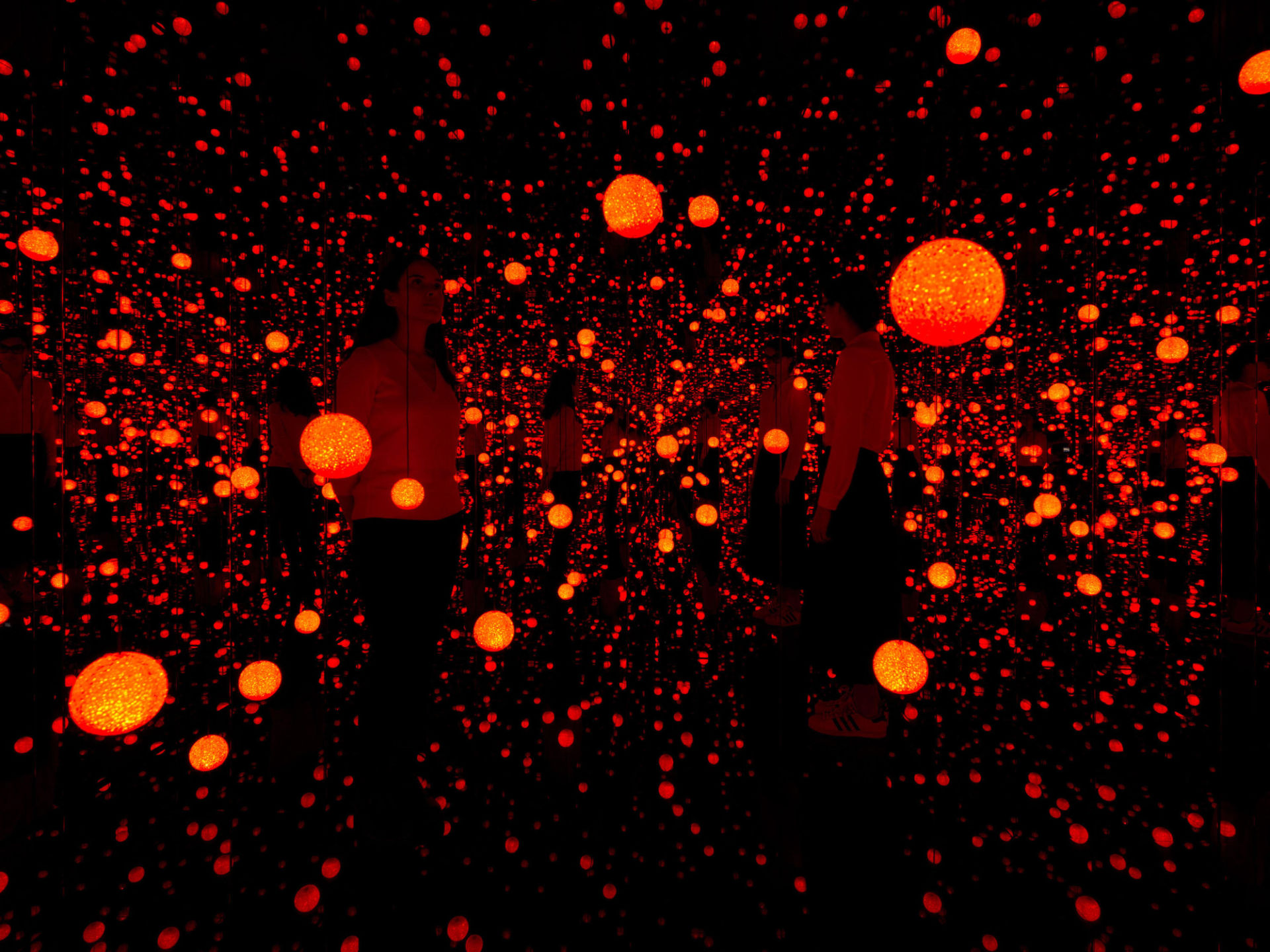 Yayoi Kusama: DANCING LIGHTS THAT FLEW UP TO THE UNIVERSE