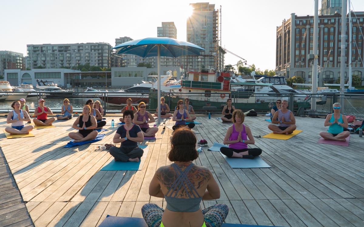 Yoga au rythme des flots